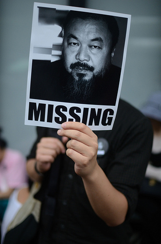 Resident shows support for Ai Weiwei. Hong Kong, April 17, 2011. Photo credit: laihiu.