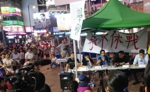 HKFS discussion forum, Times Square, Causeway Bay, Hong Kong, June 3, 2015. HRIC photo.